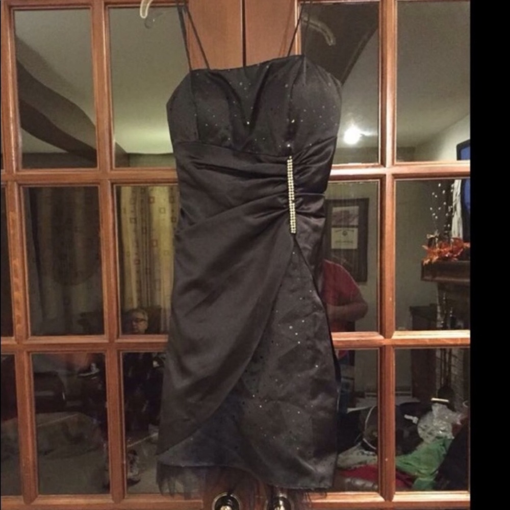 Black Dress - Picture 2 of 8